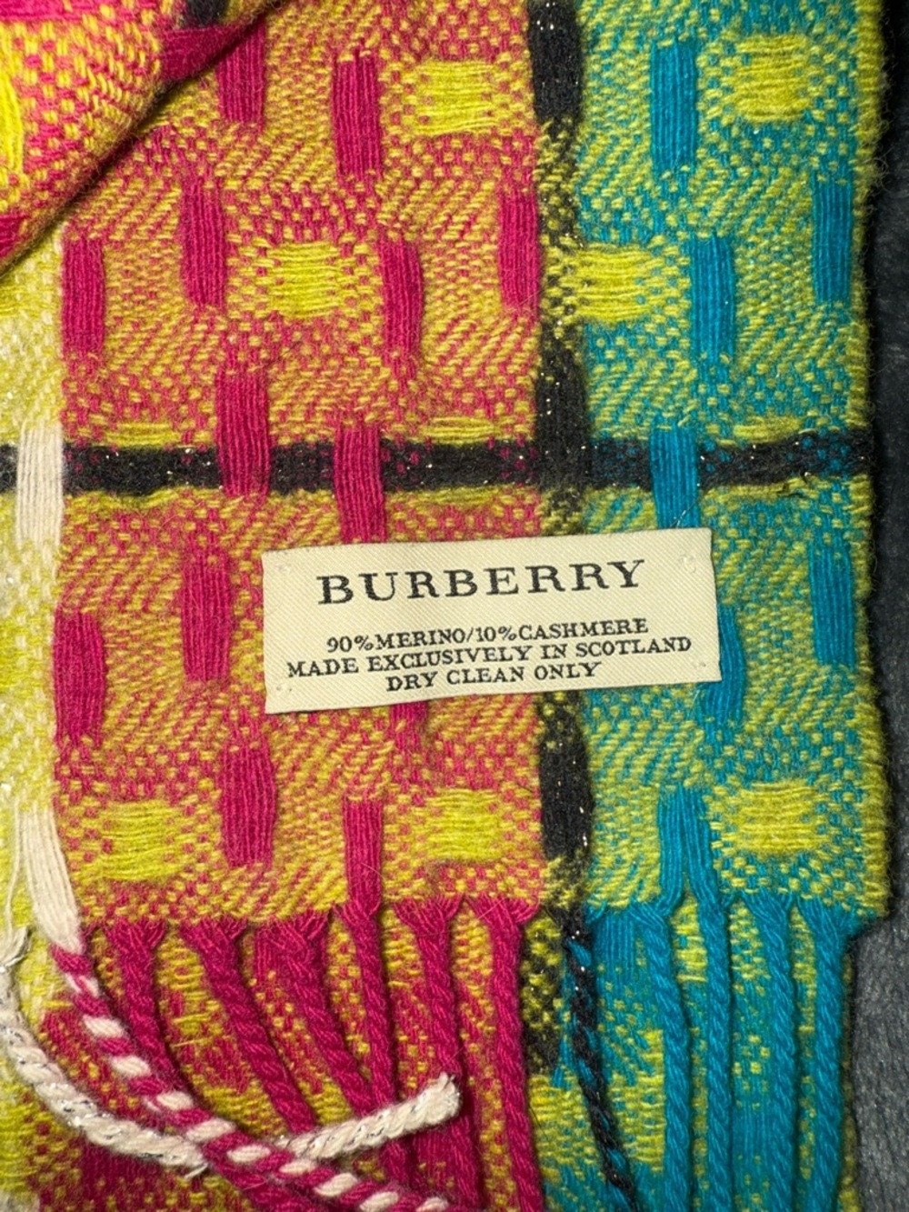 Burberry scarf - Picture 2 of 3